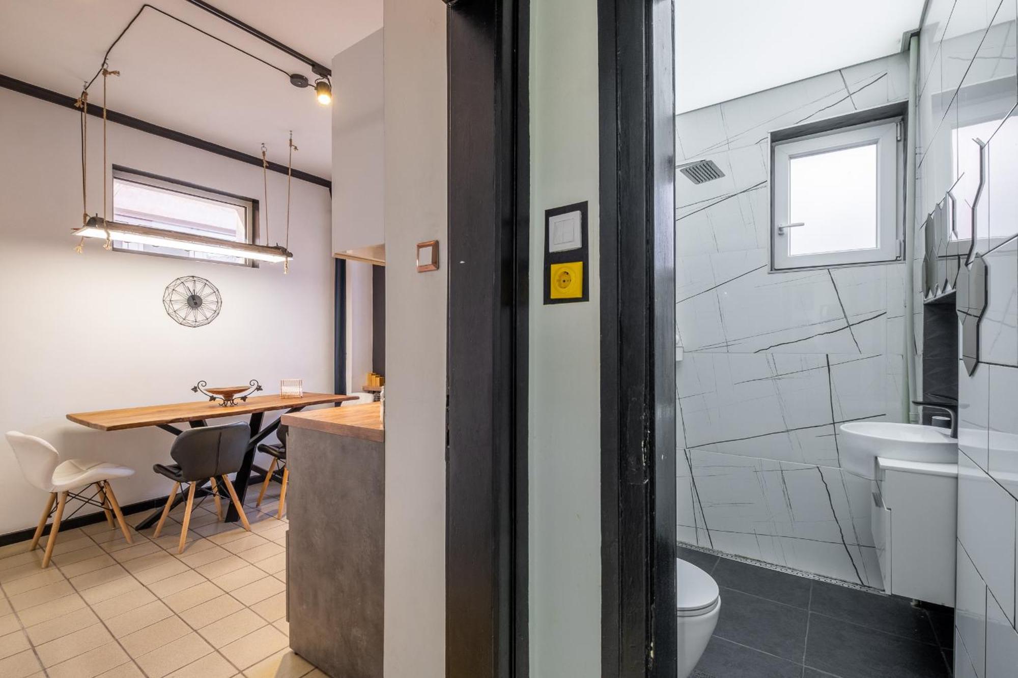 Modern , Spacious 2Br Apartment In Top Center 소피아 외부 사진